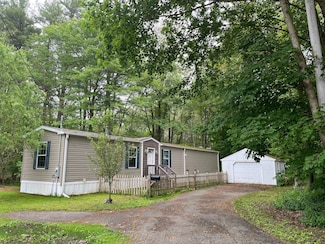 35 Sterling Rd, Kittery, ME 03904