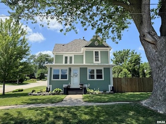 128 S 2nd St, Le Claire, IA 52753