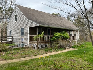 127 Old County Rd, Vineyard Haven, MA 02568