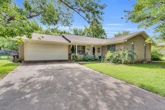 1502 Yucca St, Midlothian, TX 76065