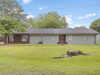 217 W Grady St, Blooming Grove, TX 76626
