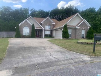 137 Hermitage Ln, Calera, AL 35040