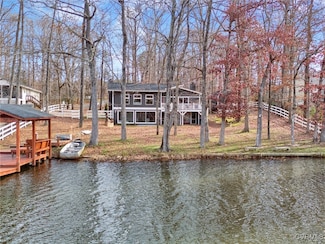 3 Lakeside Dr, Columbia, VA 23038