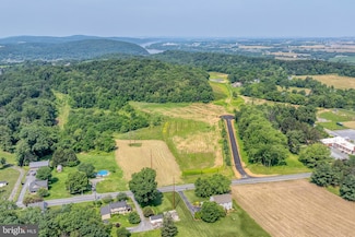 520 Phillips Dr, Columbia, PA 17512