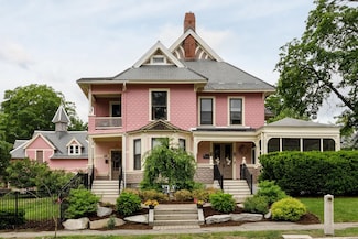 68 Russell St, Manchester, NH 03104