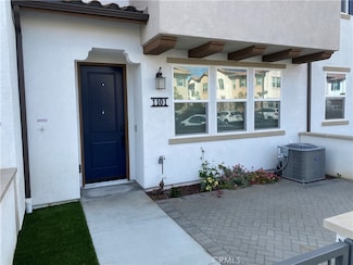 1101 Delpy View Ln, Vista, CA 92084