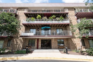 5400 Astor Ln Unit 201, Rolling Meadows, IL 60008