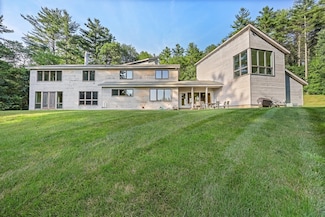 27 January Hills Rd, Amherst, MA 01002