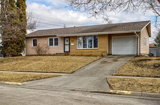 1926 Hunziker Dr, Ames, IA 50010
