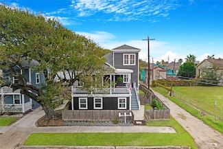 910 9th St, Galveston, TX 77550