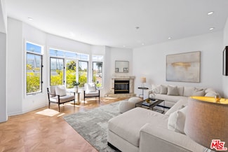 1044 5th St Unit 202, Santa Monica, CA 90403