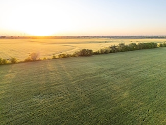 W Brake Rd, Blackwell, OK 74631