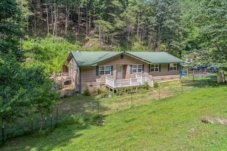 205 Little Leatherwood Rd, Lost Creek, KY 41348