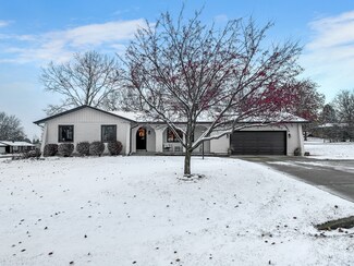 1116 Lark St, Freeport, IL 61032