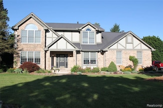 300 Crestway Ct, Saline, MI 48176