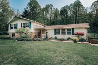 331 College Lodge Rd, Indiana, PA 15701