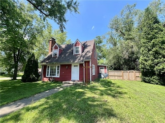 16 W George St, Sullivan, IL 61951