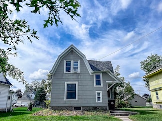 240 N Hudson St, Stockton, IL 61085