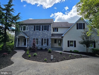 1104 Clover Ln, Glen Mills, PA 19342