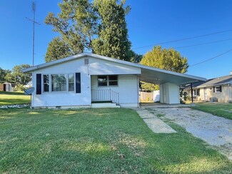 123 W 1st St, Oakland City, IN 47660