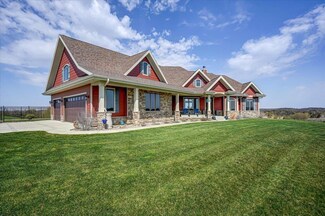 9338 Spring Valley Rd, Mazomanie, WI 53560