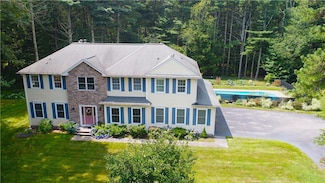 2 Scenic Ridge Ct, Coventry, RI 02816