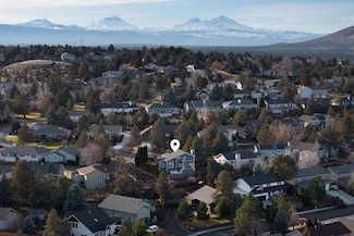2498 SW Valleyview Dr, Redmond, OR 97756