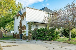 422 N 3rd Ave E, Newton, IA 50208