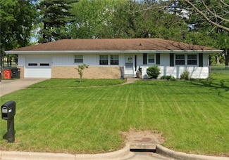 2003 University Dr, Charleston, IL 61920