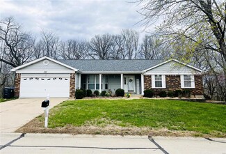 737 Carriage Trail Dr, O Fallon, MO 63368