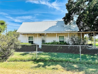 125 SW 2nd St, Cross Plains, TX 76443