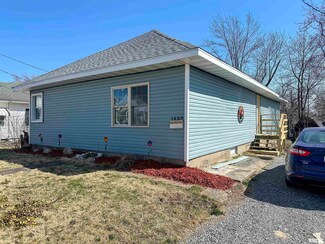 1409 Monroe Ave, Johnston City, IL 62951