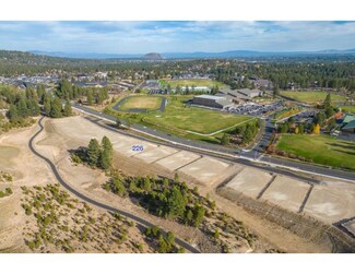 3138 NW Crossing Dr, Bend, OR 97703