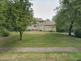 2 Donna Ct, Manalapan, NJ 07726