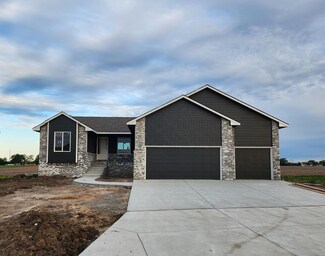 236 W Summer Dr, Newton, KS 67114