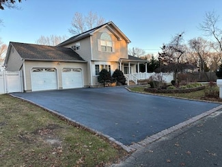 35 Williams Ave, Holtsville, NY 11742