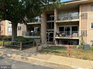 3704 N Rosser St Unit T2, Alexandria, VA 22311