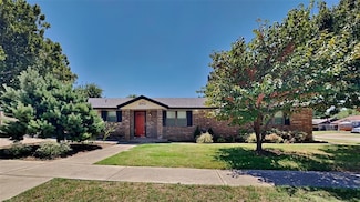 1012 SE 8th St, Moore, OK 73160