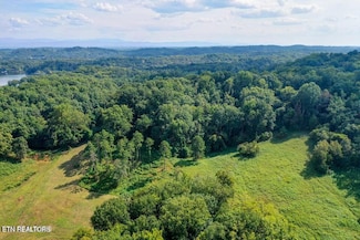 3696 Crown Point Rd, Louisville, TN 37777