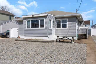 216 8th Ave, Seaside Heights, NJ 08751