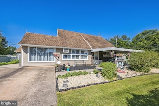 87 Vermillion Ln, Levittown, PA 19030