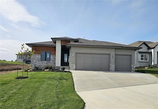 11242 S Sunray Dr, Olathe, KS 66061