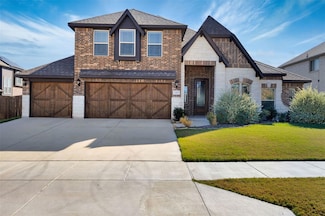 203 Half Moon Dr, Waxahachie, TX 75165