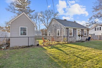 17 Bayberry Rd, Buzzards Bay, MA 02532