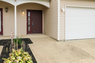 5713 W Monarch Ct, Bloomington, IN 47403