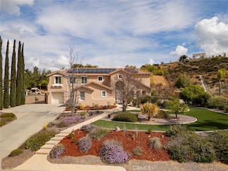 952 Creek View Ln, Redlands, CA 92373