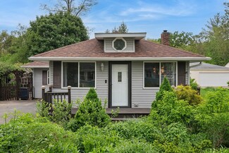 27568 N Hickory St, Island Lake, IL 60042