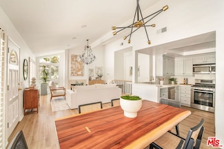 17140 Palisades Cir, Pacific Palisades, CA 90272