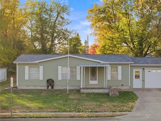 225 S High St, Paris, IL 61944