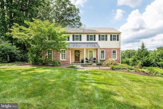 210 Fawnhill Rd, Broomall, PA 19008